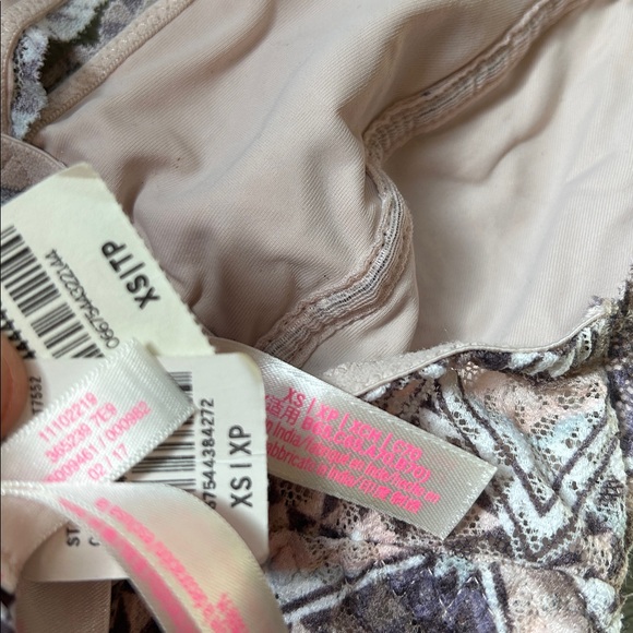 Victoria's Secret Patterned Bralette Set - Picture 3 of 3